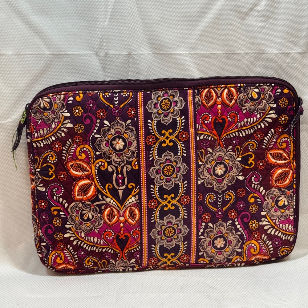 Vera Bradley. Features a zippered closure padding for laptop Very Berry pattern